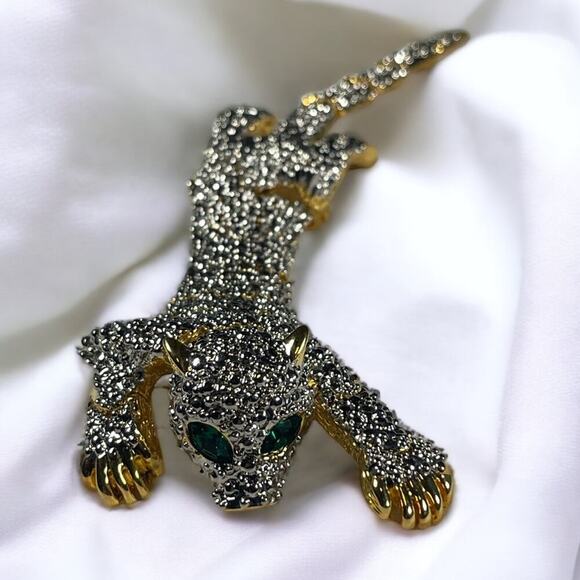 Vintage 1980s Articulated Panther Shoulder Brooch with Green Rhinestone Eyes - Picture 2 of 4